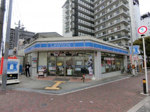 近くのローソン城東中央三丁目店まで221m（徒歩3分）
