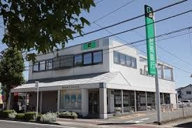 近くの群馬銀行片貝支店まで744m（徒歩10分）