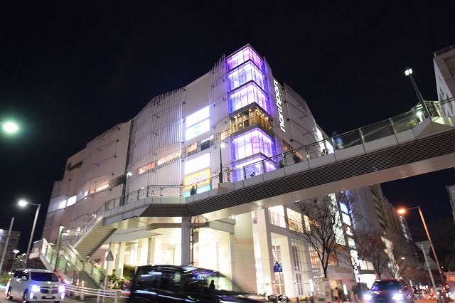 近くのノースポート・モールまで60m(徒歩1分)