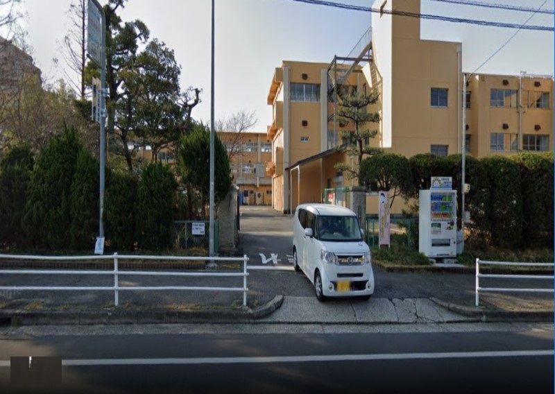 近くの尾張旭市立東栄小学校まで214m(徒歩3分)