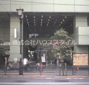 近くの巣鴨信用金庫駒込支店まで695m（徒歩9分）