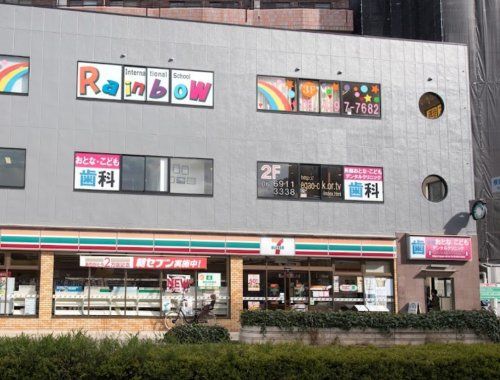 近くのコンビニまで386m（徒歩5分）