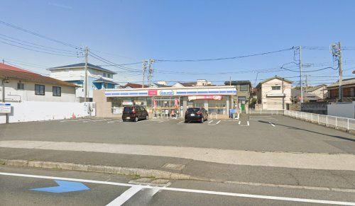 近くのコンビニまで1,077m（徒歩14分）