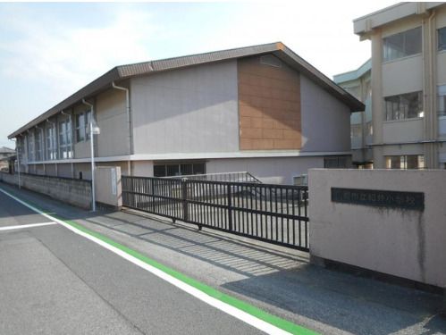 近くの前橋市立細井小学校まで1,057m(徒歩14分)