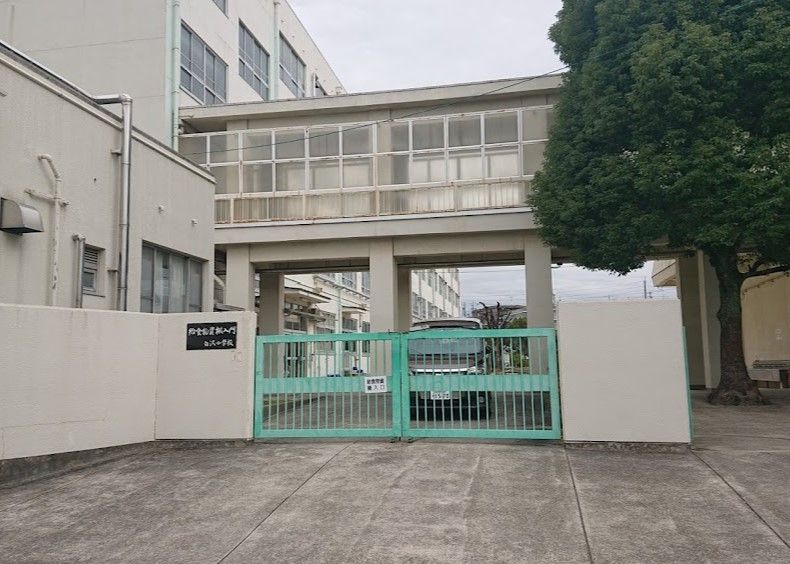 近くの名古屋市立白沢小学校まで630m（徒歩8分）
