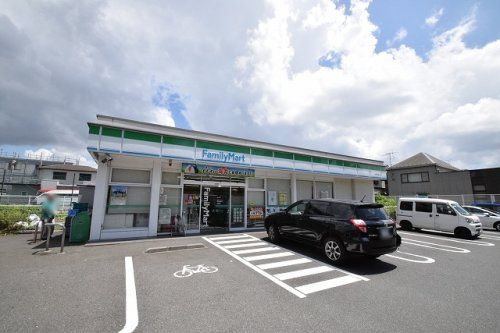 近くのファミリーマート 青葉大場町店まで567m（徒歩8分）