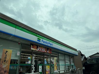 近くのファミリーマート 高松上之町一丁目店まで1,052m(徒歩14分)