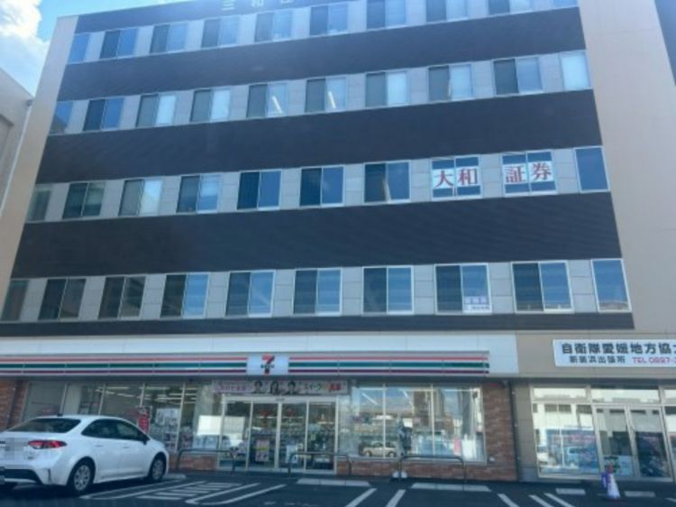 近くのセブンイレブン 新居浜郵便局前店まで687m(徒歩9分)