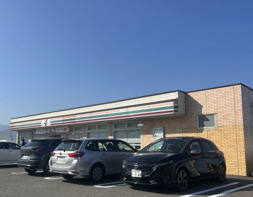 近くのセブンイレブン 小松町新屋敷店まで1,349m（徒歩17分）