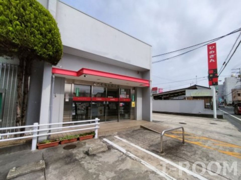 近くの愛媛銀行立花支店まで438m（徒歩6分）