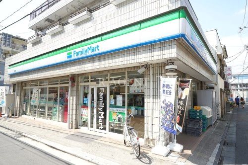 近くのファミリーマート 横浜生麦店まで348m（徒歩5分）