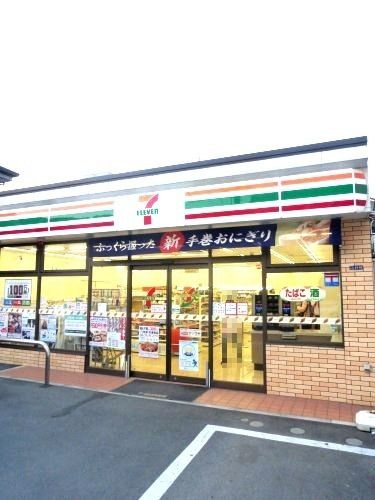 近くのセブンイレブンまで590m(徒歩8分)