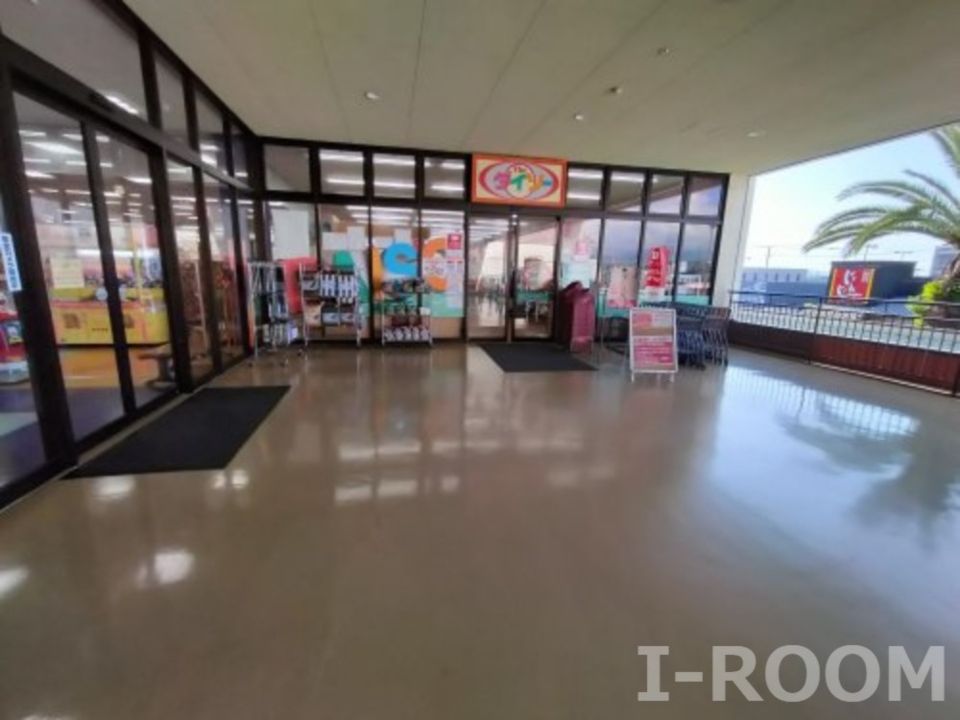 近くのザ・ダイソー フジ三津松江店まで885m（徒歩12分）