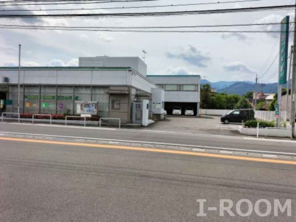 近くの伊予銀行横河原支店まで425m(徒歩6分)