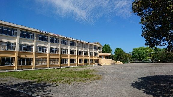 近くの鹿屋市立鹿屋小学校まで741m（徒歩10分）