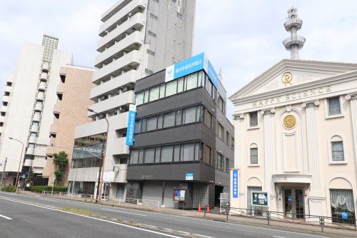 近くの横浜幸銀信用組合横須賀支店まで86m（徒歩2分）