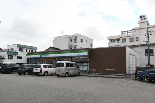 近くのファミリーマート 富山東町店まで438m(徒歩6分)