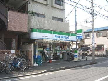 近くのファミリーマートまで280m（徒歩4分）