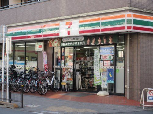 近くのコンビニまで132m（徒歩2分）