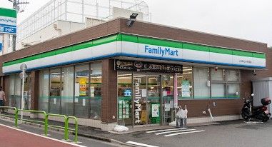 近くのファミリーマート 上石神井北小学校前店まで474m（徒歩6分）