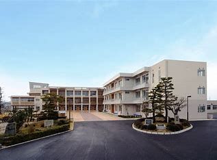 近くの南砺市立福野小学校まで1,213m（徒歩16分）