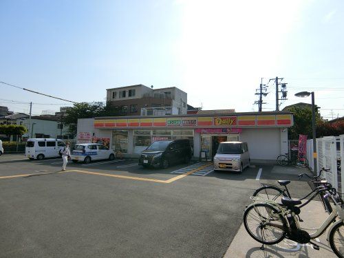 近くのデイリーヤマザキ 寝屋川八坂町店まで767m（徒歩10分）