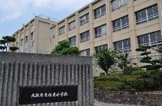近くの大阪市立住吉小学校まで686m(徒歩9分)