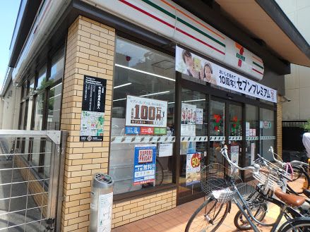 近くのセブンイレブン 京都烏丸今出川店まで746m（徒歩10分）