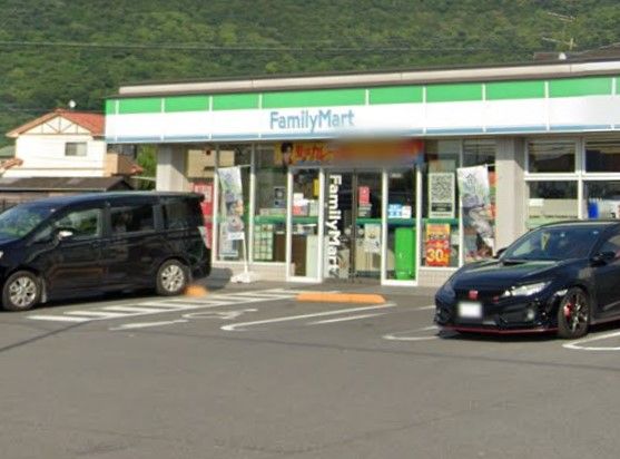 近くのファミリーマート 高松鶴市町店まで1,102m(徒歩14分)