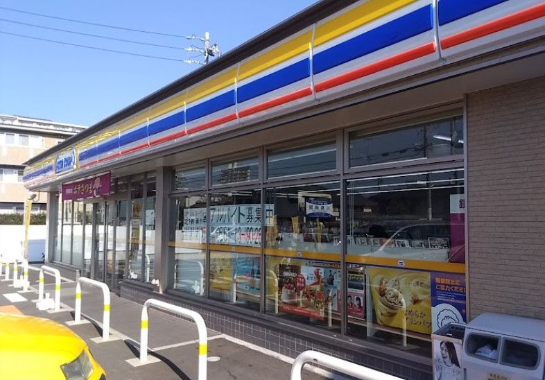 近くのコンビニまで138m（徒歩2分）