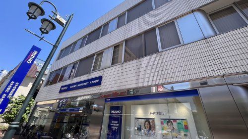 近くのみずほ銀行まで228m（徒歩3分）