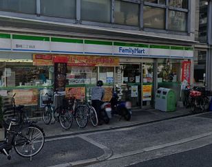 近くのファミリーマート 豊崎二丁目店まで414m（徒歩6分）