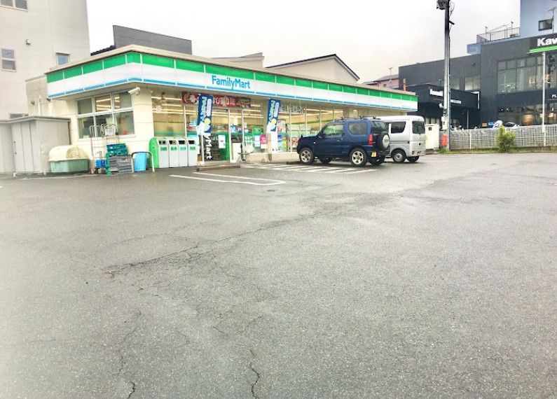近くのファミリーマート 長久手グリーンロード店まで226m(徒歩3分)