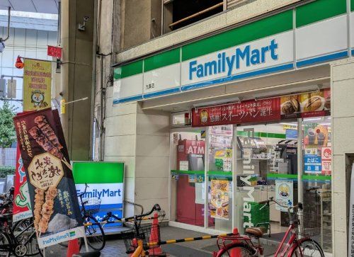近くのファミリーマート 九条店まで464m（徒歩6分）