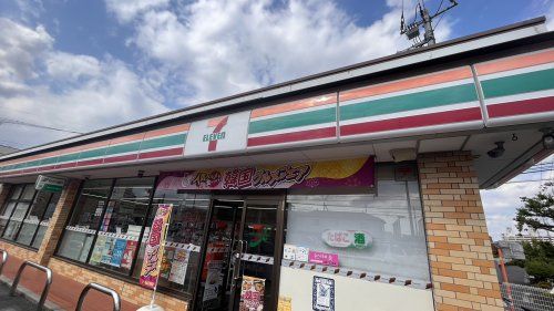 近くのセブンイレブンまで466m（徒歩6分）