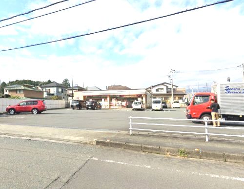 近くのコンビニまで1,872m（徒歩24分）