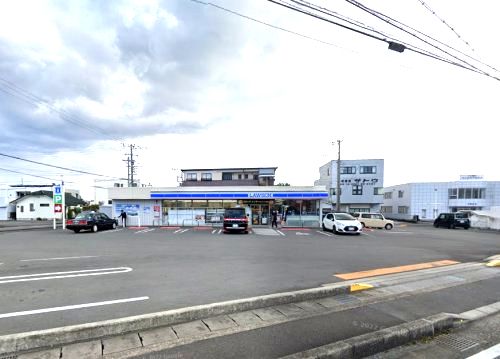 近くのコンビニまで714m（徒歩9分）