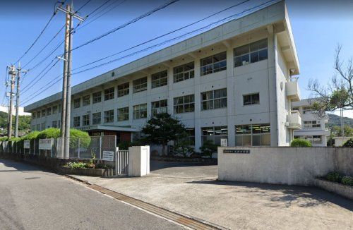 近くの江田島市立大柿中学校まで950m（徒歩12分）