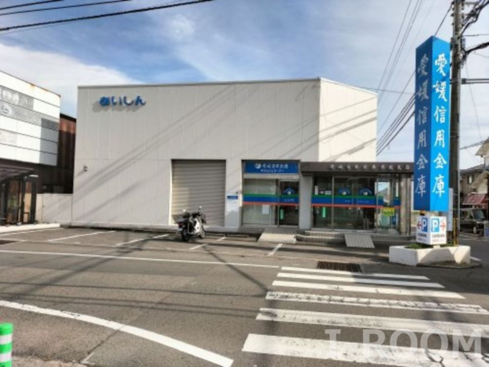 近くの愛媛信用金庫斉院支店まで859m(徒歩11分)