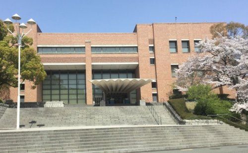 近くの関西大学図書館まで1,267m(徒歩16分)