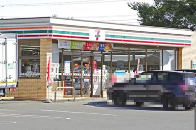 近くのコンビニまで251m（徒歩4分）