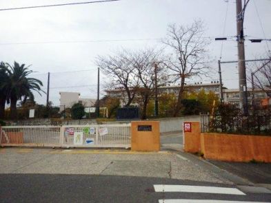近くの横須賀市立武山小学校まで216m(徒歩3分)