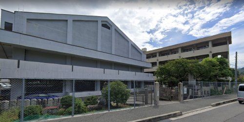 近くの呉市立仁方小学校まで529m(徒歩7分)