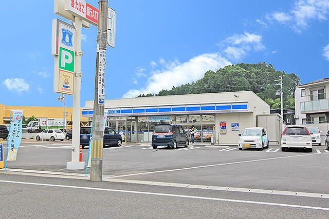 近くのローソン仙台荒巻本沢三丁目まで576m（徒歩8分）