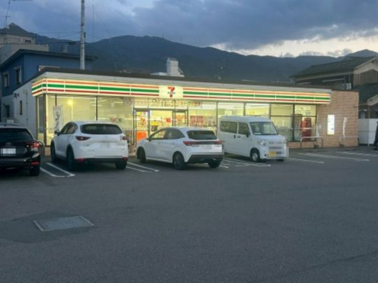 近くのセブンイレブン 四国中央三島中央店まで415m(徒歩6分)