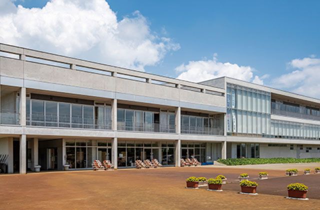 近くの長岡市立東中学校まで302m（徒歩4分）