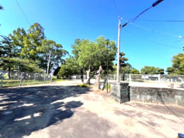 近くの徳島文化公園まで844m（徒歩11分）