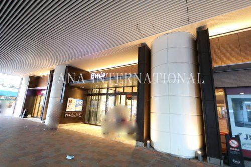 近くのＥｍｉｏまで940m（徒歩12分）