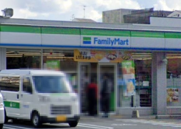近くのファミリーマート 鶴見諸口一丁目店まで164m（徒歩3分）