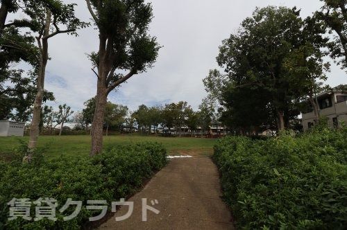 近くの公園まで575m（徒歩8分）